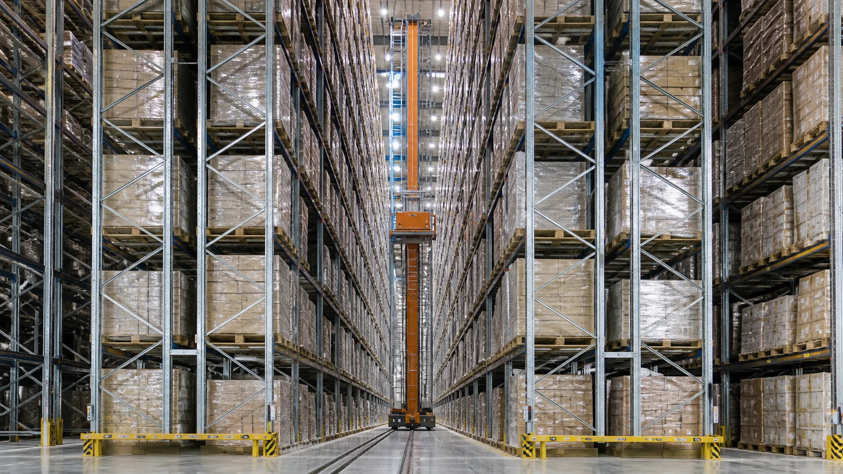 Shuttle ASRS vs Crane-Based ASRS: Which Is Right for You? Crane-based ASRS high-bay warehouse with stacker crane aisle